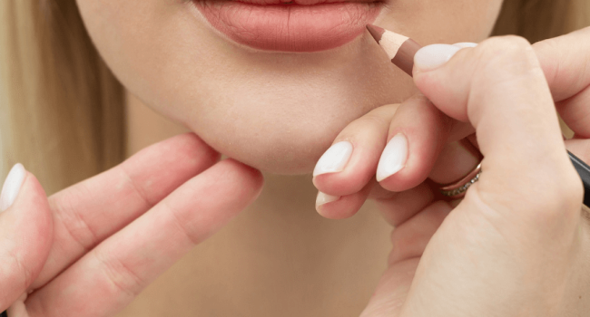 Как красить губы карандашом для губ?